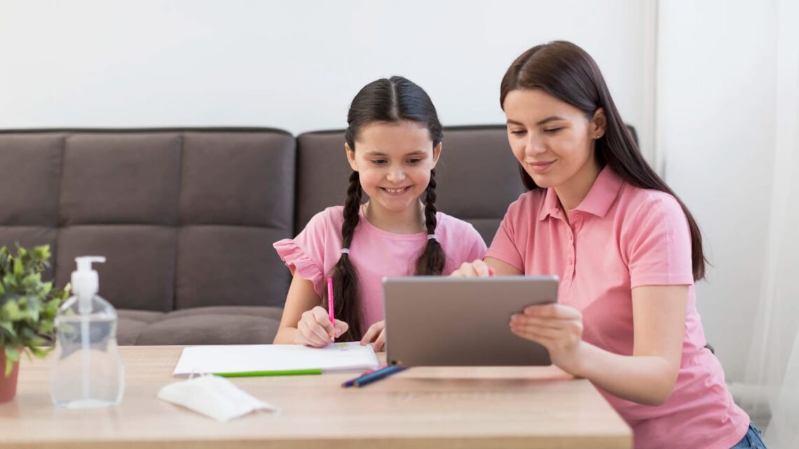 Do Online Reading Tutors Provide Personalized Lessons